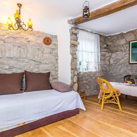 4 Bedroom Stunning Home In Tribalj *