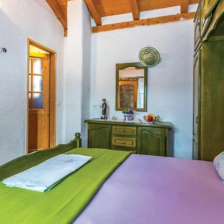 4 Bedroom Stunning Home In Tribalj