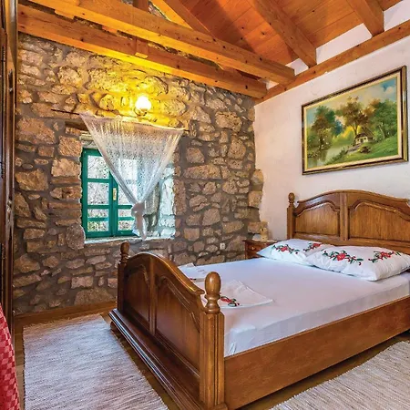 4 Bedroom Stunning In Tribalj Vakantiehuis Tribalj (Primorsko-Goranska)
